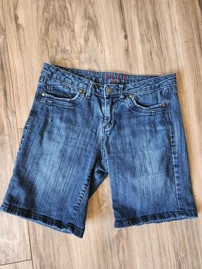 Elle Paris Denim Boyfriend Style 7 Inch Inseam Shorts Size 6